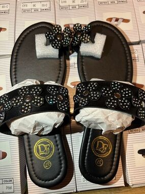 Women’s Slide Sandals Size 7 – 3 for $50 Deal 🔥